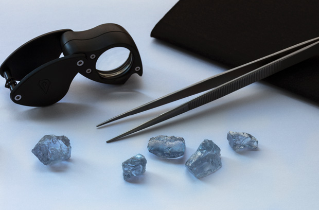 الماس آبی راف کمیاب که از معدن معروف کالینن «Cullinan» در آفریقای جنوبی استخراج شده اند